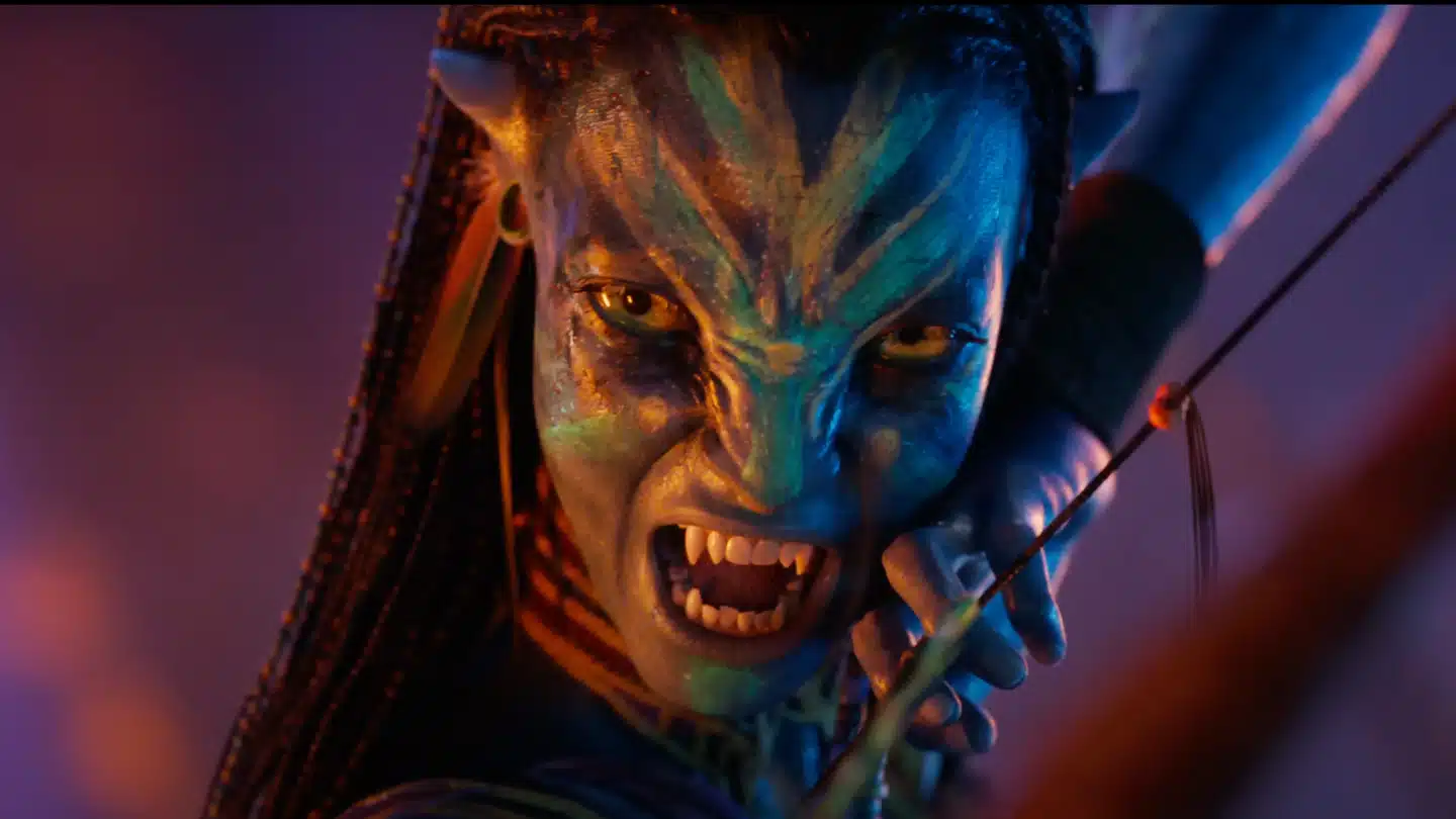 Neytiri (Zoe Saldana) takes aim in Avatar 3.