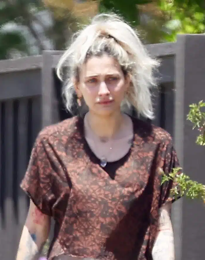 Paris Jackson announced her split from Justin Long after she snapped crying in Malibu, Calif., earlier this month. X17online.com