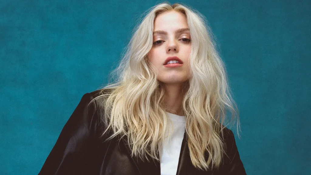 Reneé Rapp on Tina Fey’s Blunt Comment: ‘You’re Insane’.